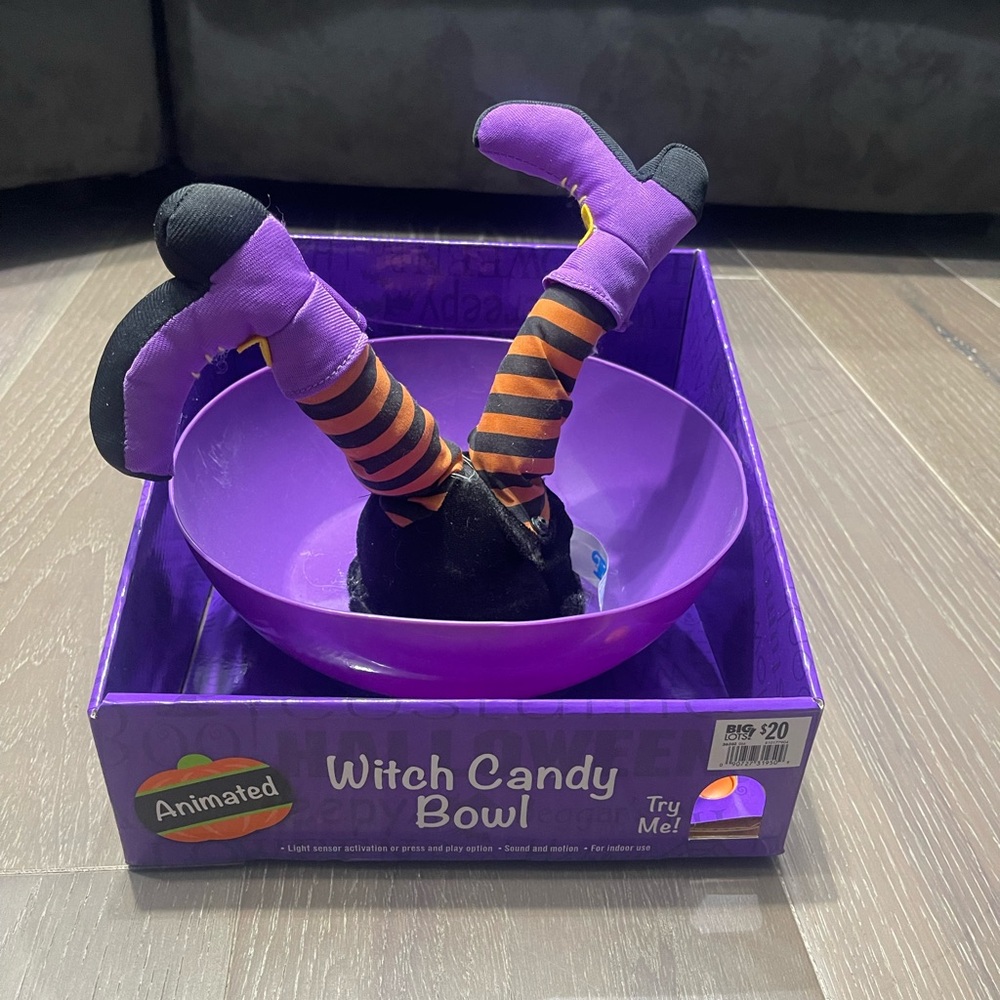 Animated witch candy bowl. NWT light sensor activation. Sound/motion